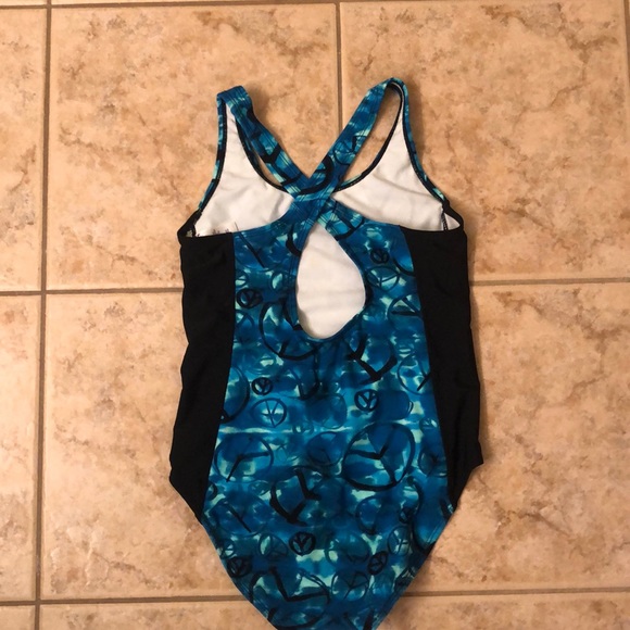 Girls swimsuit - Picture 2 of 3